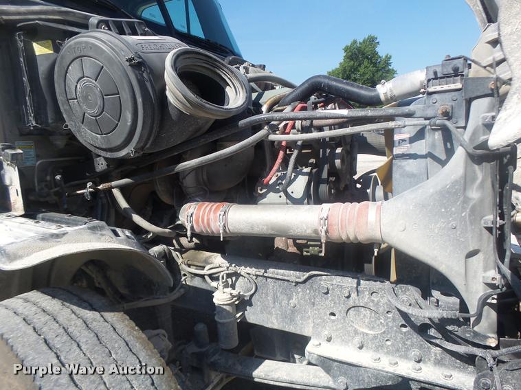 image for item DB1412 2007 Freightliner Columbia semi truck