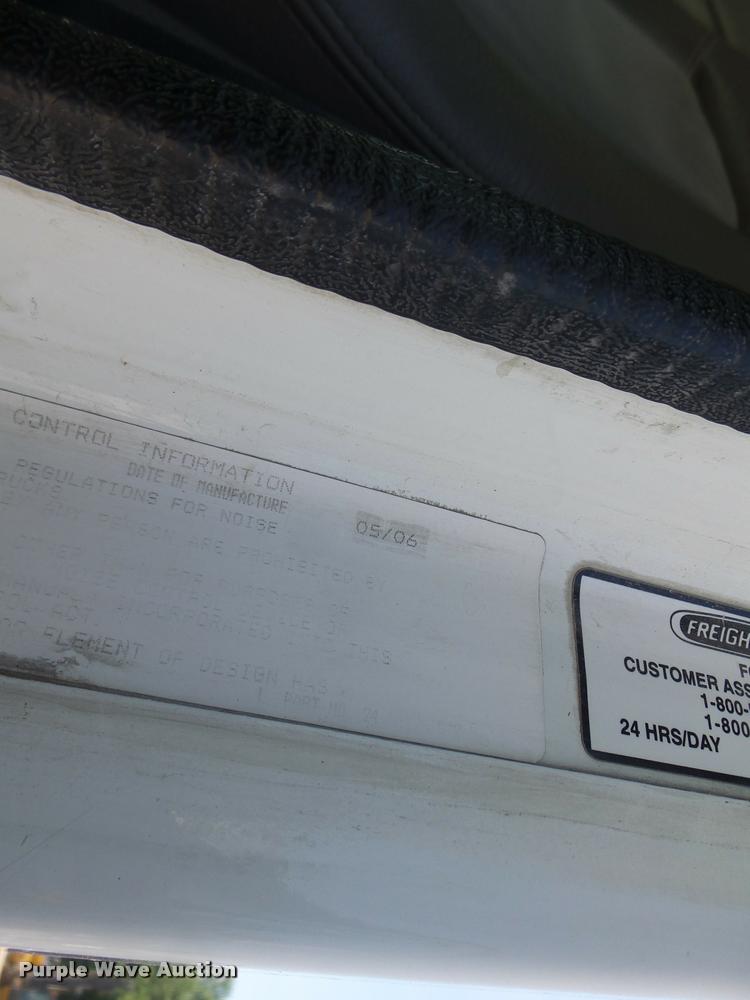 image for item DB1412 2007 Freightliner Columbia semi truck