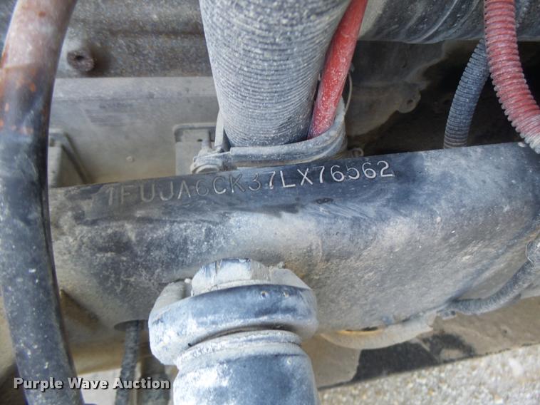 image for item DB1412 2007 Freightliner Columbia semi truck