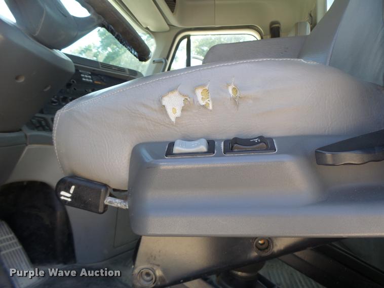 image for item DB1412 2007 Freightliner Columbia semi truck