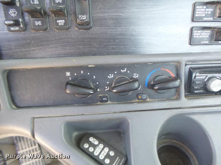 image for item DB1412 2007 Freightliner Columbia semi truck