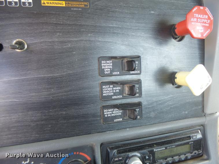 image for item DB1412 2007 Freightliner Columbia semi truck