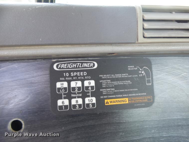 image for item DB1412 2007 Freightliner Columbia semi truck