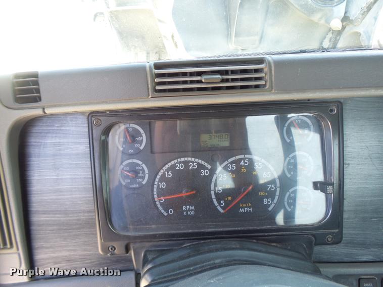 image for item DB1412 2007 Freightliner Columbia semi truck