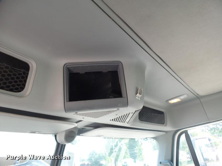 image for item DB1412 2007 Freightliner Columbia semi truck