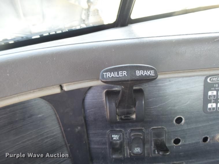 image for item DB1412 2007 Freightliner Columbia semi truck