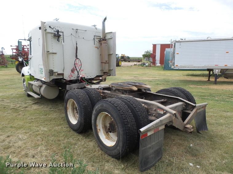 image for item DB2715 2001 Freightliner Columbia 120 semi truck