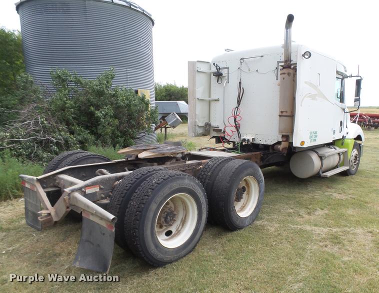 image for item DB2715 2001 Freightliner Columbia 120 semi truck