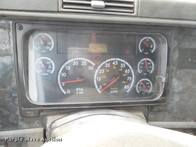 image for item DB2715 2001 Freightliner Columbia 120 semi truck