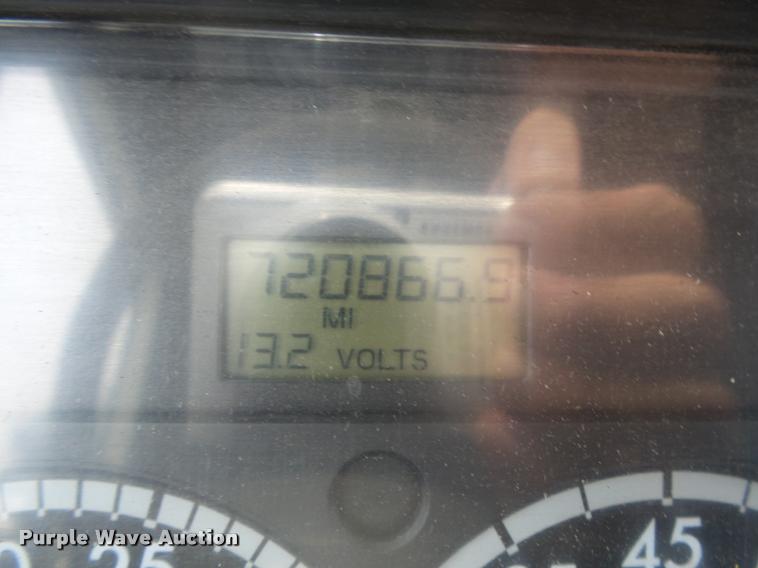 image for item DB2715 2001 Freightliner Columbia 120 semi truck