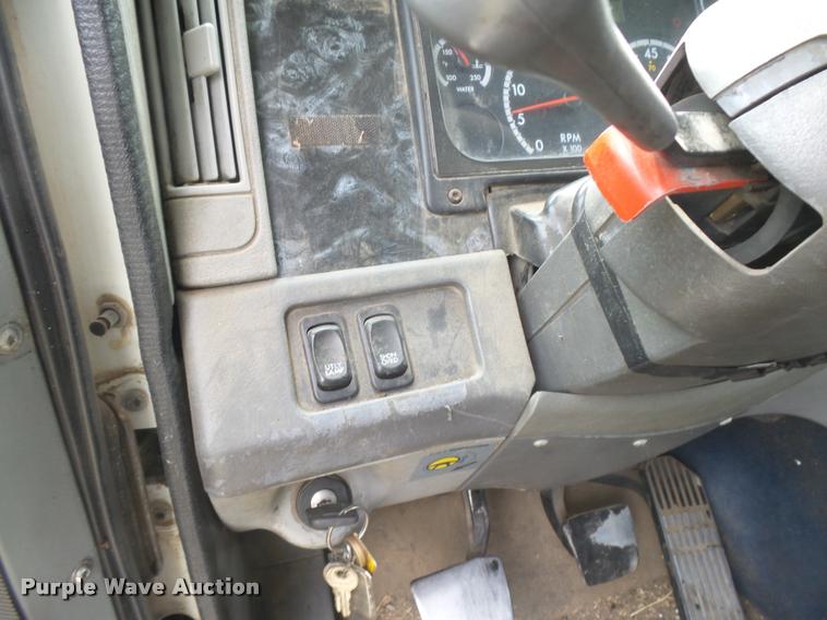 image for item DB2715 2001 Freightliner Columbia 120 semi truck