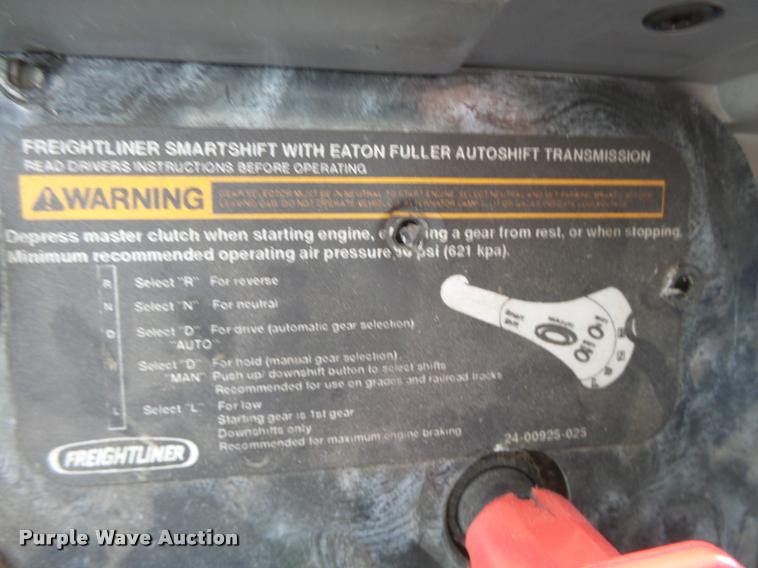 image for item DB2715 2001 Freightliner Columbia 120 semi truck