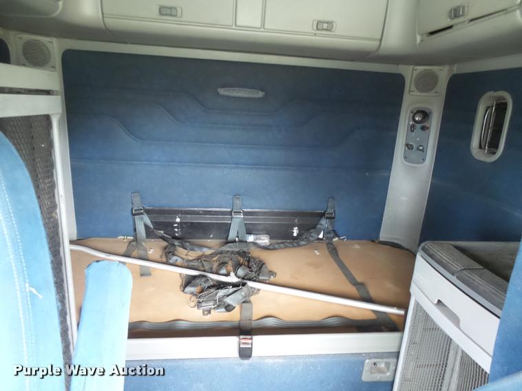 image for item DB2715 2001 Freightliner Columbia 120 semi truck