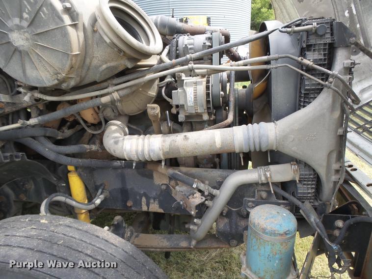 image for item DB2715 2001 Freightliner Columbia 120 semi truck