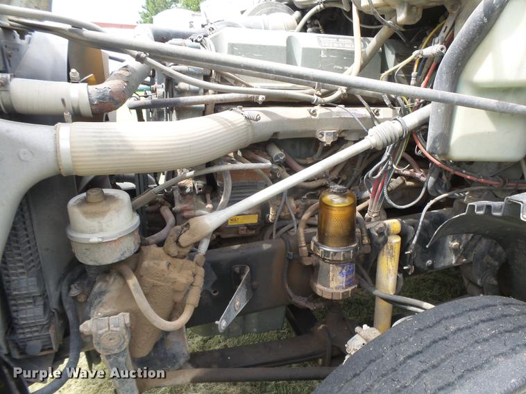 image for item DB2715 2001 Freightliner Columbia 120 semi truck