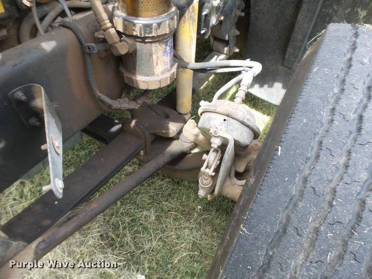 image for item DB2715 2001 Freightliner Columbia 120 semi truck