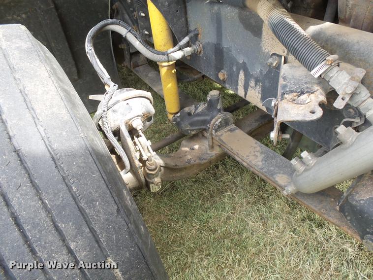 image for item DB2715 2001 Freightliner Columbia 120 semi truck