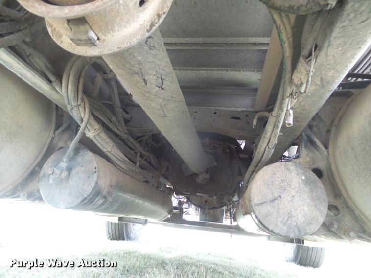 image for item DB2715 2001 Freightliner Columbia 120 semi truck