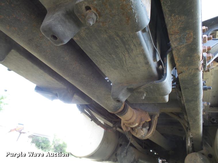 image for item DB2715 2001 Freightliner Columbia 120 semi truck