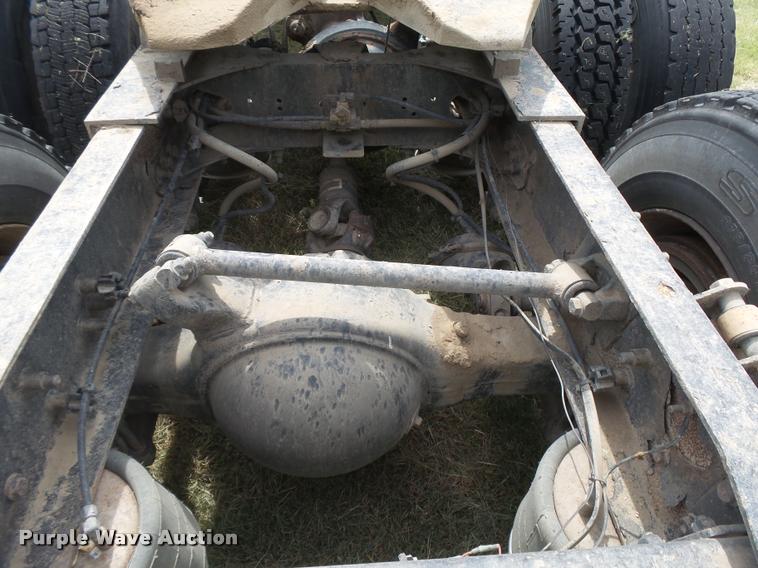 image for item DB2715 2001 Freightliner Columbia 120 semi truck