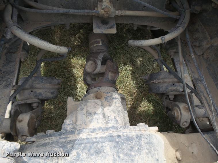 image for item DB2715 2001 Freightliner Columbia 120 semi truck