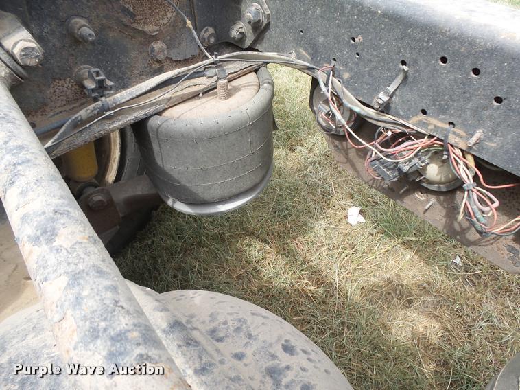 image for item DB2715 2001 Freightliner Columbia 120 semi truck