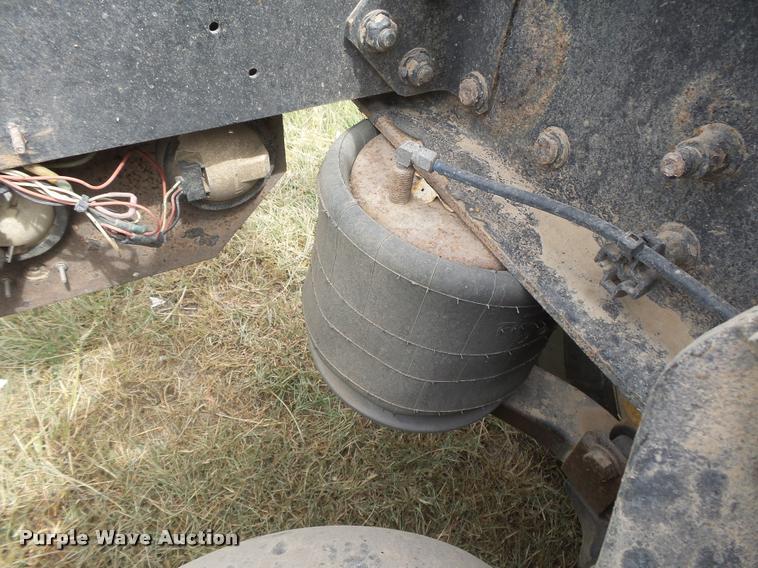 image for item DB2715 2001 Freightliner Columbia 120 semi truck