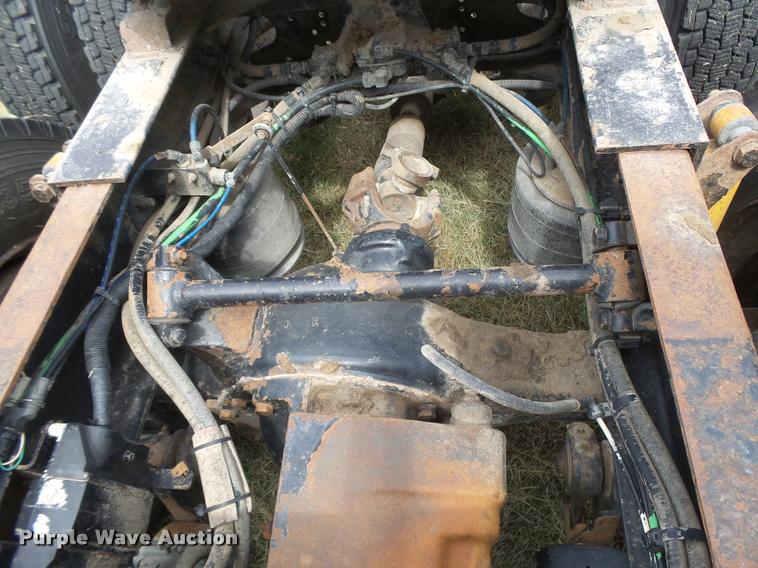 image for item DB2715 2001 Freightliner Columbia 120 semi truck