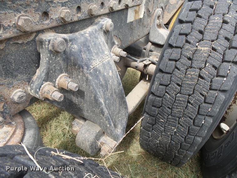 image for item DB2715 2001 Freightliner Columbia 120 semi truck