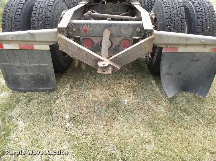 image for item DB2715 2001 Freightliner Columbia 120 semi truck