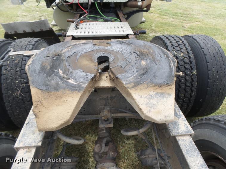 image for item DB2715 2001 Freightliner Columbia 120 semi truck