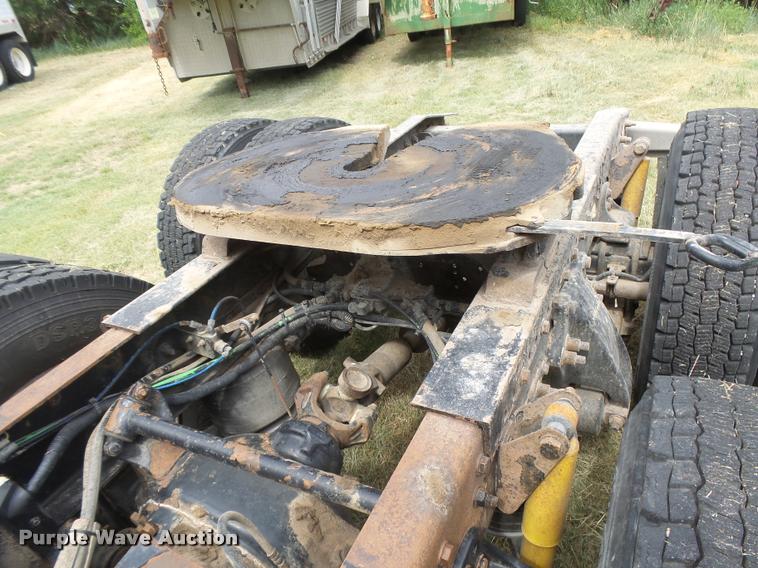 image for item DB2715 2001 Freightliner Columbia 120 semi truck