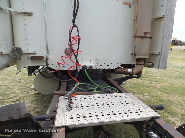 image for item DB2715 2001 Freightliner Columbia 120 semi truck