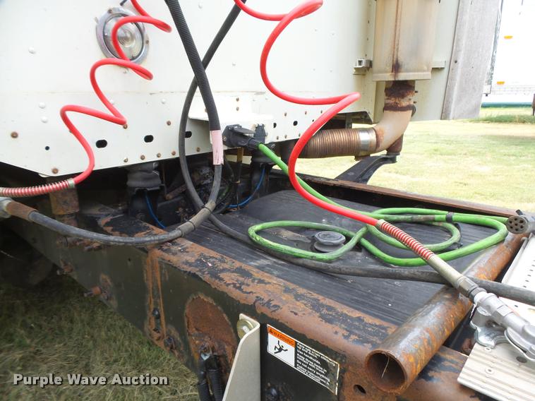 image for item DB2715 2001 Freightliner Columbia 120 semi truck