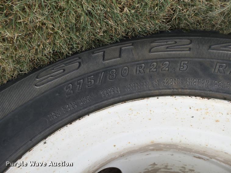 image for item DB2715 2001 Freightliner Columbia 120 semi truck