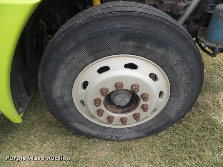 image for item DB2715 2001 Freightliner Columbia 120 semi truck