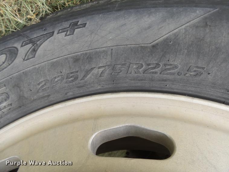 image for item DB2715 2001 Freightliner Columbia 120 semi truck