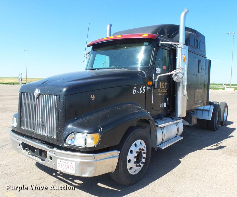 image for item DB2737 2007 International 9400i semi truck