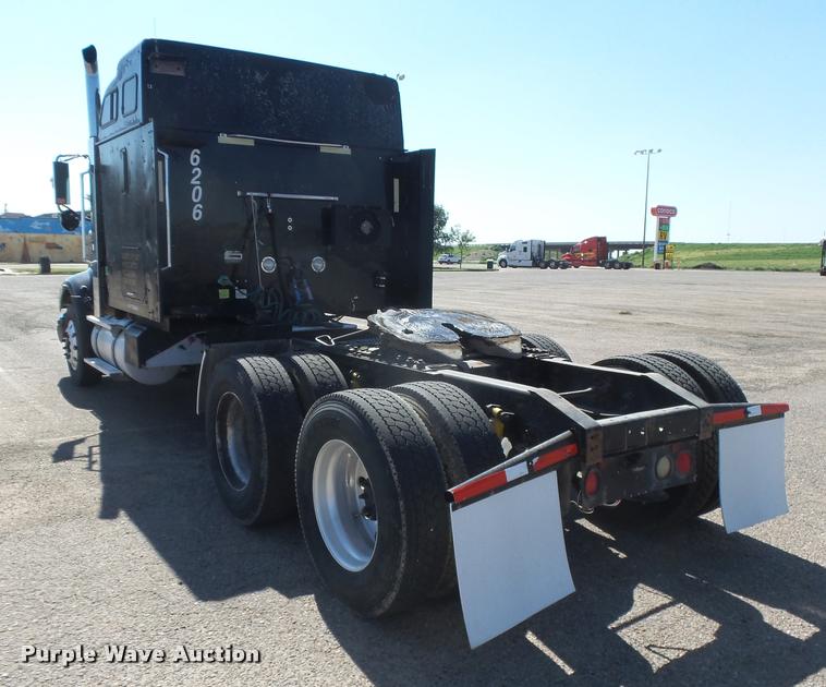 image for item DB2737 2007 International 9400i semi truck