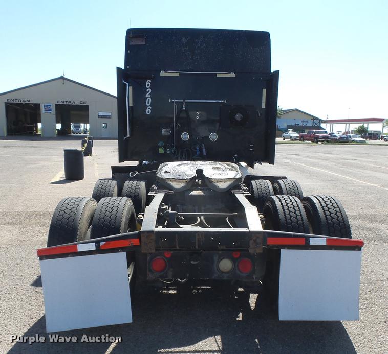 image for item DB2737 2007 International 9400i semi truck