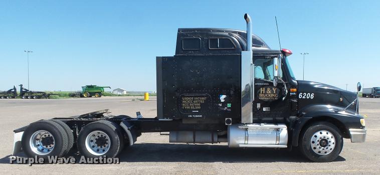 image for item DB2737 2007 International 9400i semi truck
