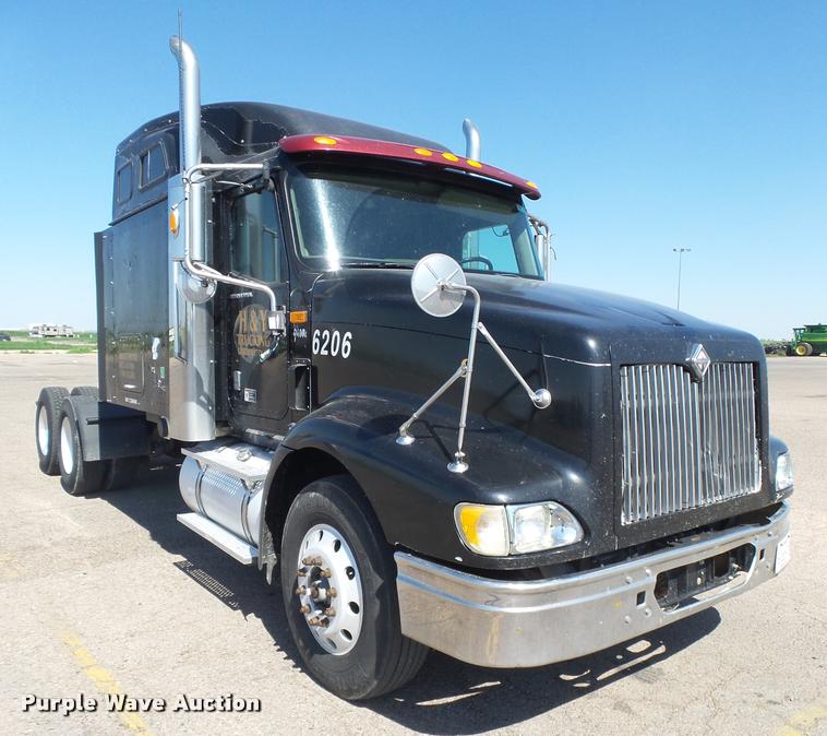image for item DB2737 2007 International 9400i semi truck