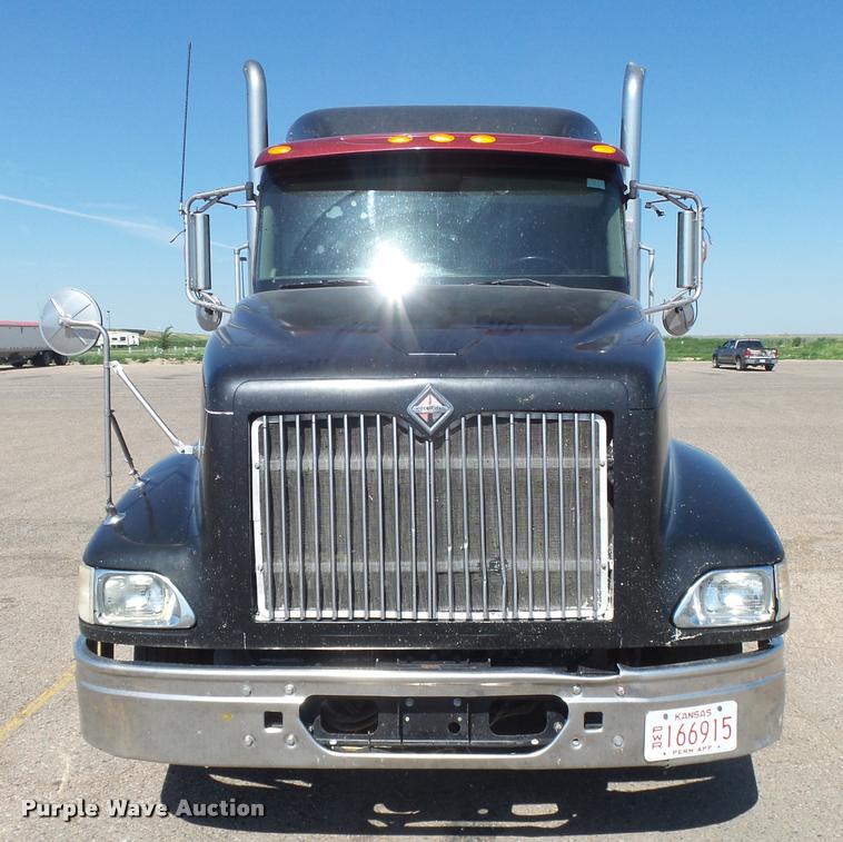 image for item DB2737 2007 International 9400i semi truck