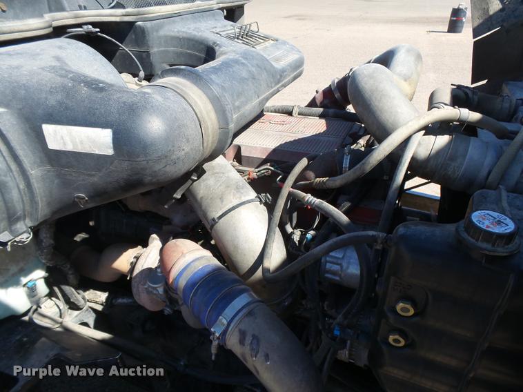 image for item DB2737 2007 International 9400i semi truck