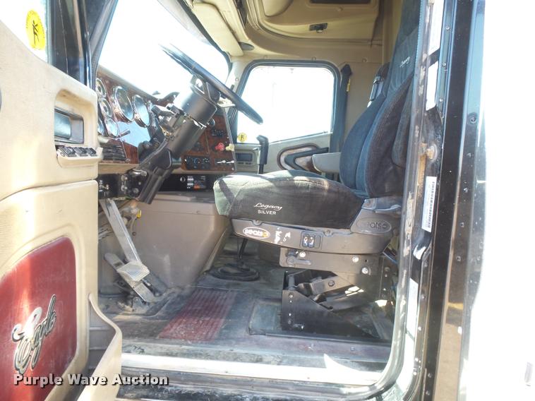 image for item DB2737 2007 International 9400i semi truck