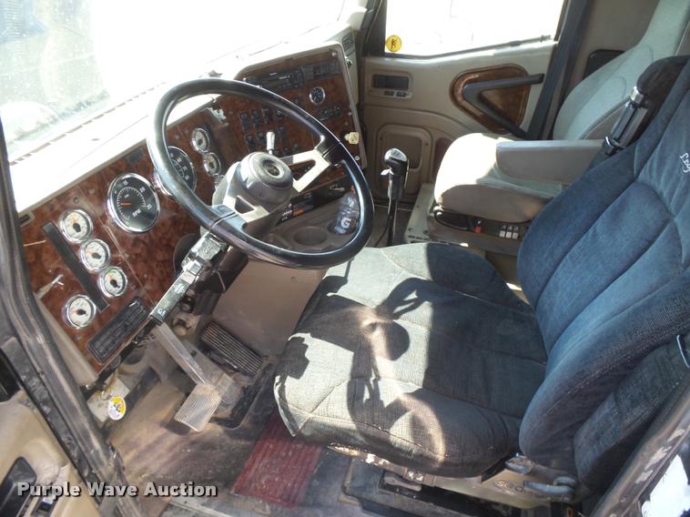 image for item DB2737 2007 International 9400i semi truck