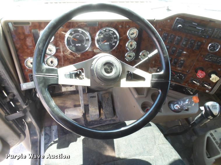 image for item DB2737 2007 International 9400i semi truck