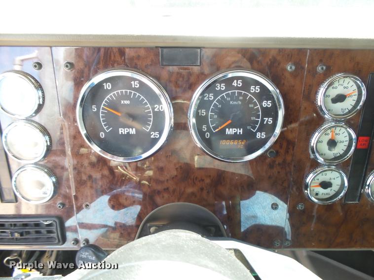 image for item DB2737 2007 International 9400i semi truck