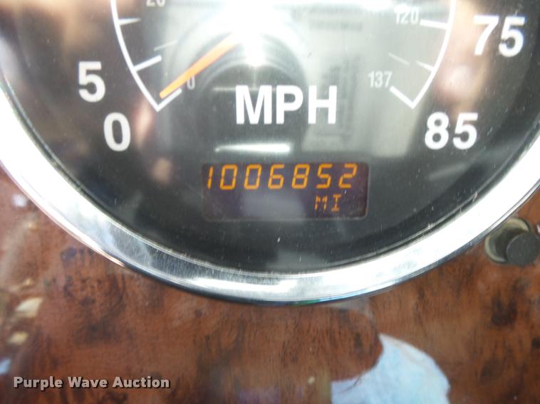 image for item DB2737 2007 International 9400i semi truck