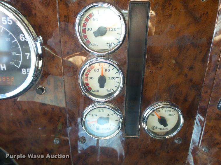 image for item DB2737 2007 International 9400i semi truck